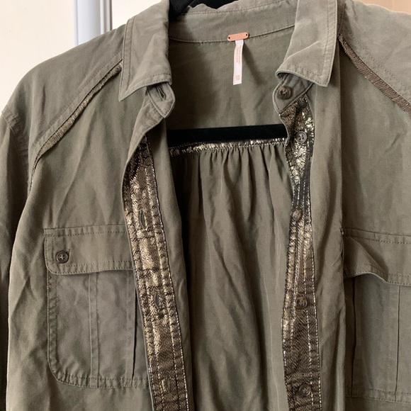 Free People Off Campus button down Moss metallic gold Olive Green Blouse XS - Picture 8 of 11